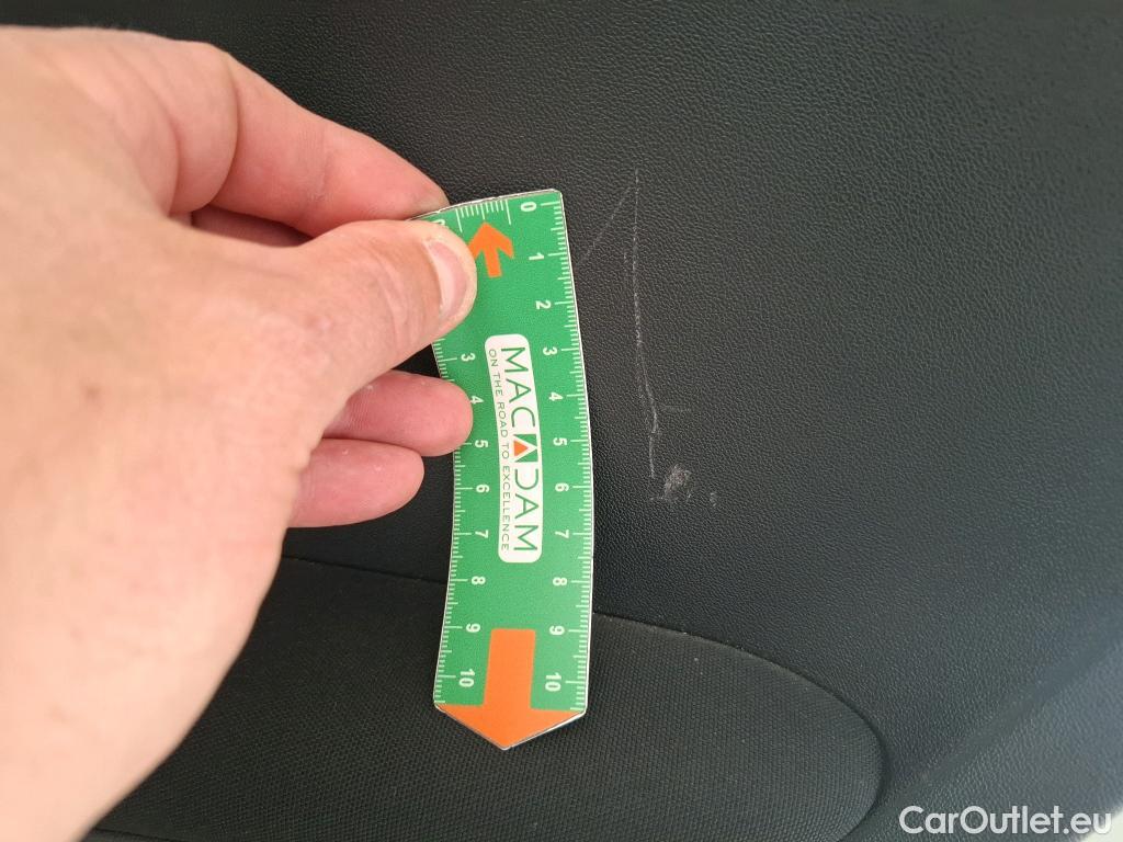  Peugeot  208 PEUGEOT  / 2015 / 5P / Berline &BLUEHDI 100 €6.c S&S ALLURE BUSINESS #29