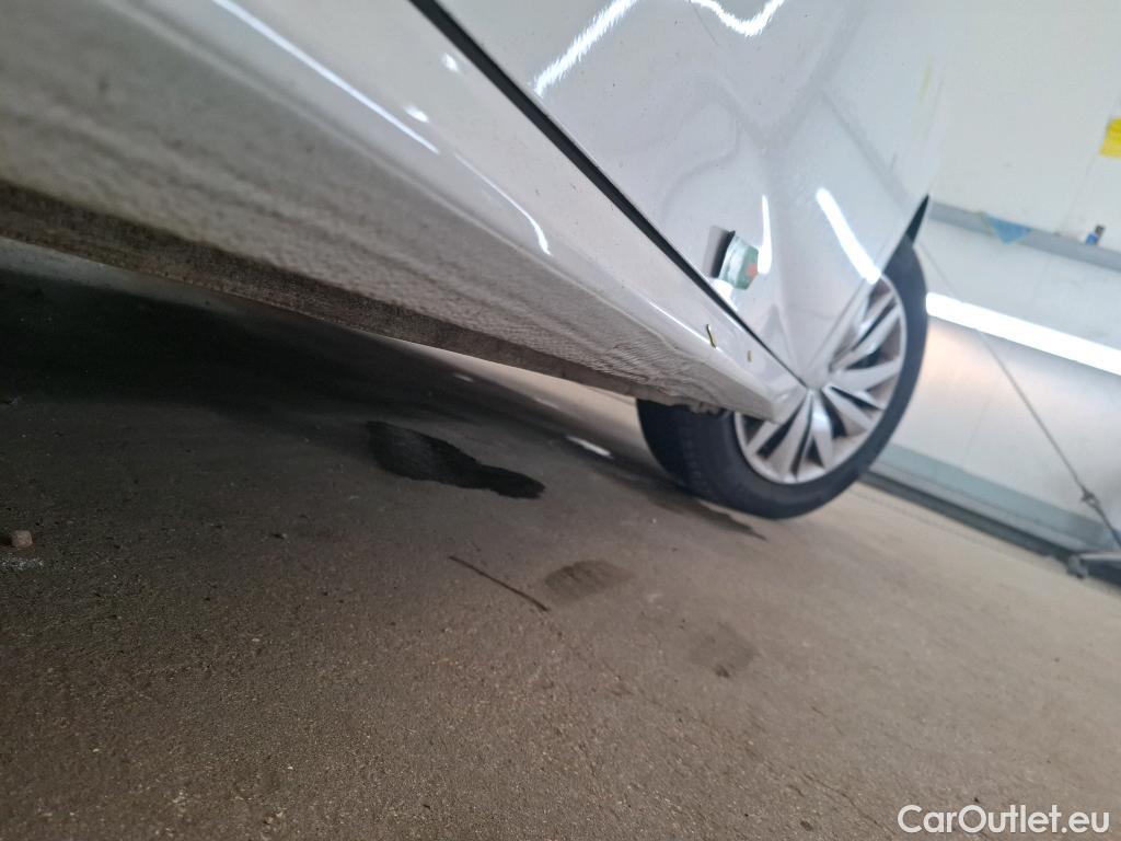  Peugeot  208  Premium 1.5 HDi 100CV BVM6 E6d #17