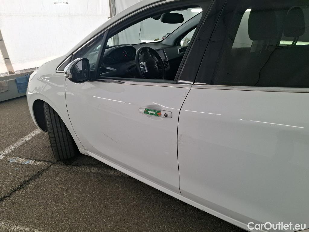  Peugeot  208 PEUGEOT  / 2015 / 5P / Berline &BLUEHDI 100 €6.c S&S ALLURE BUSINESS #36