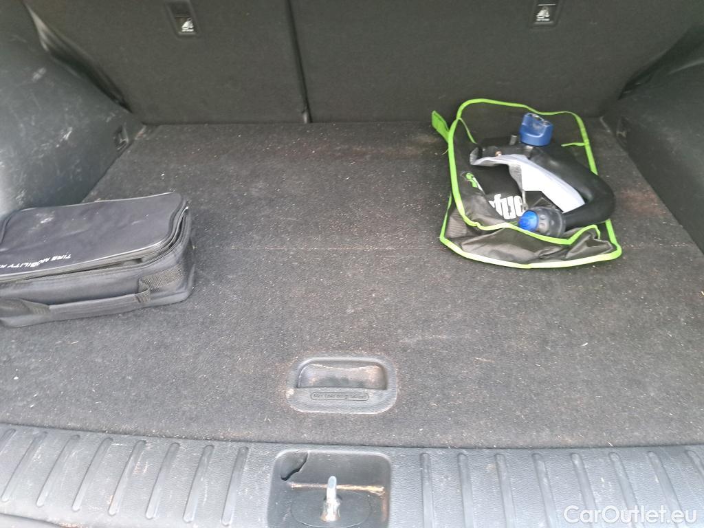  Hyundai  Tucson HYUNDAI  / 2018 / 5P / todoterreno 1.6 CRDI 85kW (116CV) 48V SLE 4X2(SP)(SL) #16