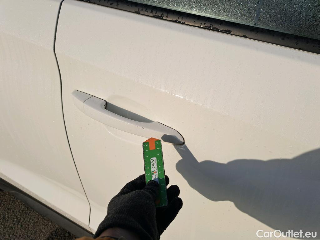  Hyundai  Tucson HYUNDAI  / 2018 / 5P / todoterreno 1.6 CRDI 85kW (116CV) 48V SLE 4X2(SP)(SL) #43