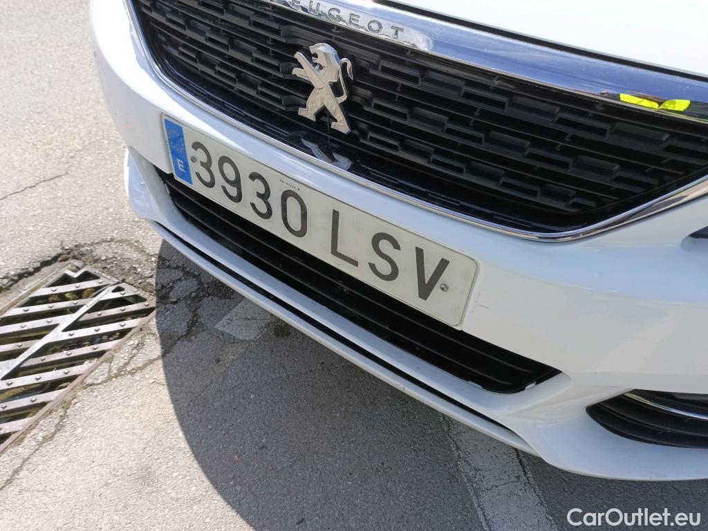  Peugeot  308 PEUGEOT  / 2017 / 5P / berlina con portón 5p Style BlueHDi 130 S&S #10