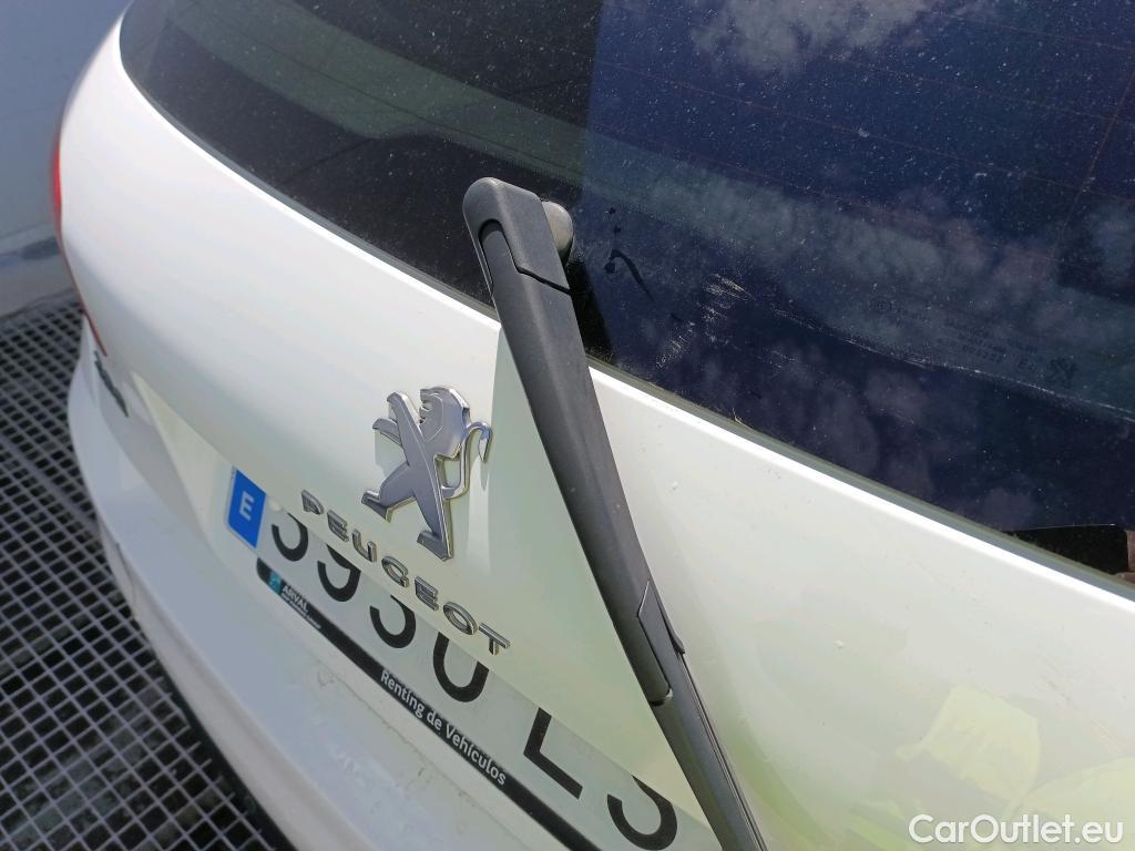  Peugeot  308 PEUGEOT  / 2017 / 5P / berlina con portón 5p Style BlueHDi 130 S&S #11