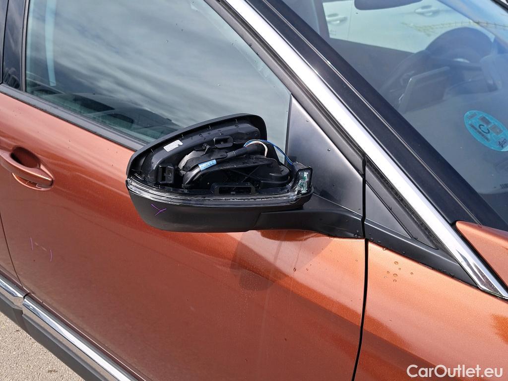  Peugeot  3008 PEUGEOT  / 2016 / 5P / todoterreno 1.2 PURETECH 96KW (130CV) ALLURE EAT8 #15