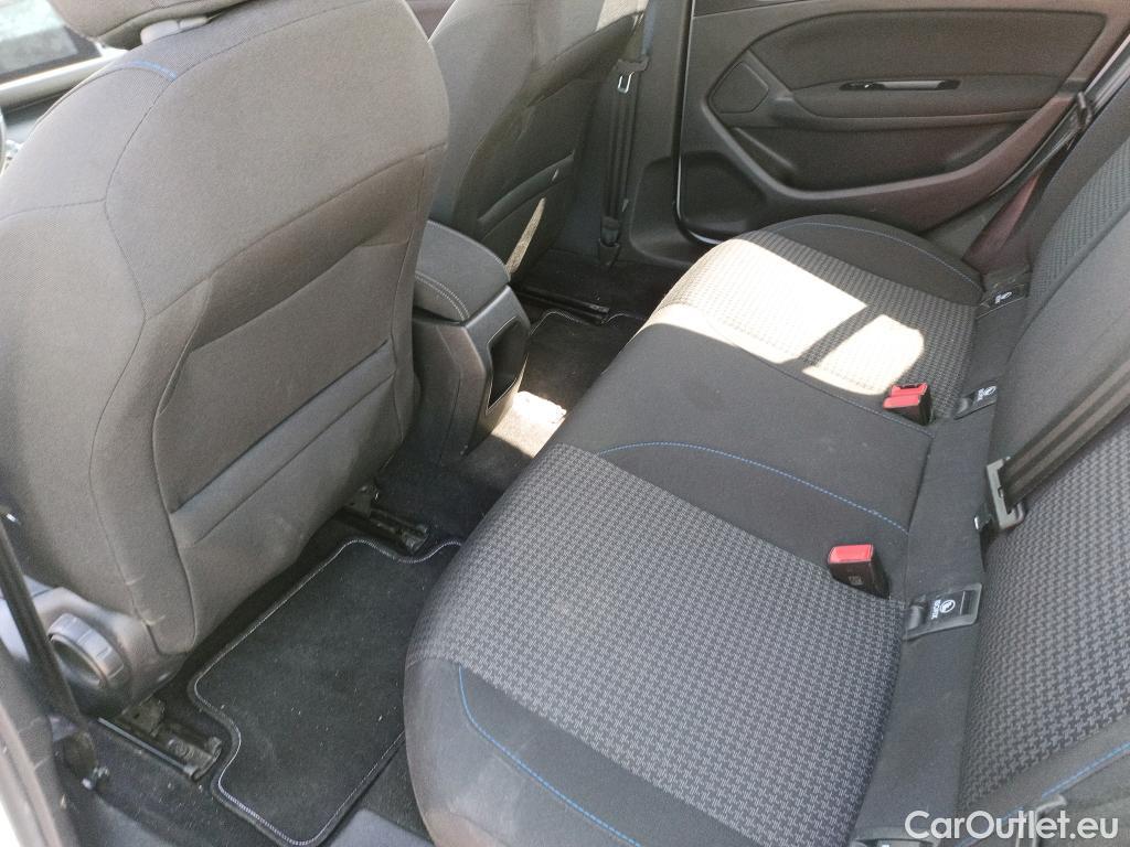  Peugeot  308 PEUGEOT  / 2017 / 5P / berlina con portón 5p Style BlueHDi 130 S&S #16