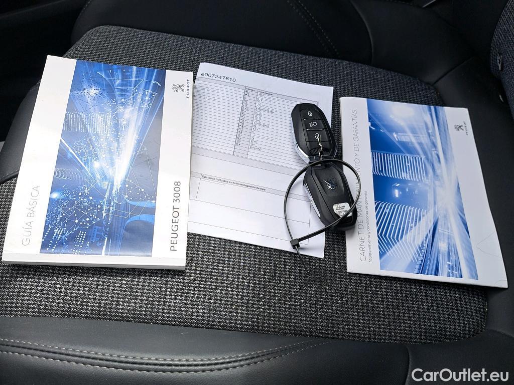  Peugeot  3008 PEUGEOT  / 2016 / 5P / todoterreno 1.2 PURETECH 96KW (130CV) ALLURE EAT8 #17