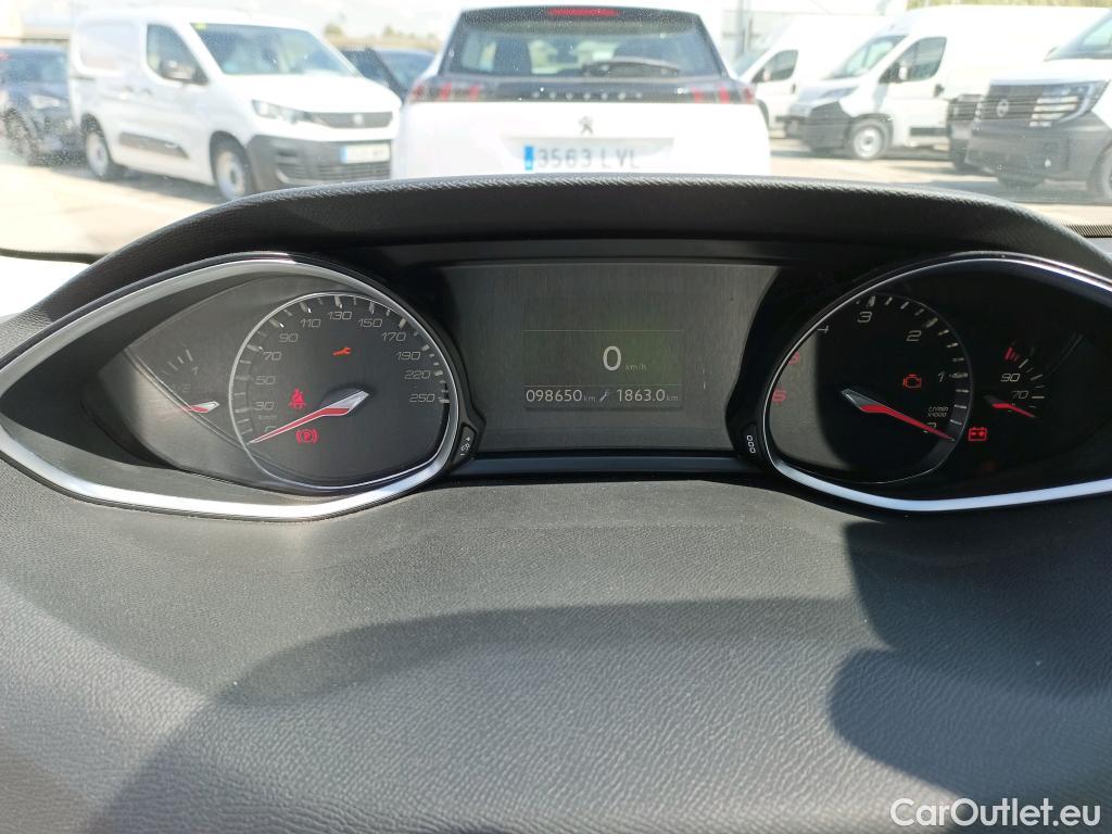  Peugeot  308 PEUGEOT  / 2017 / 5P / berlina con portón 5p Style BlueHDi 130 S&S #5