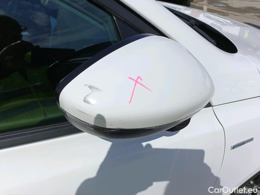  Peugeot  308 PEUGEOT  / 2017 / 5P / berlina con portón 5p Style BlueHDi 130 S&S #14