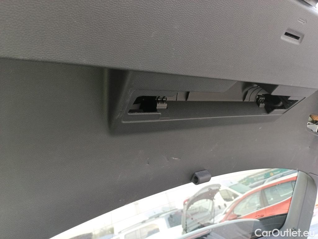  Volkswagen  Golf  VOLKSWAGEN / 2020 / 5P / berlina con portón Life 2.0 TDI 85kW (115CV) #6