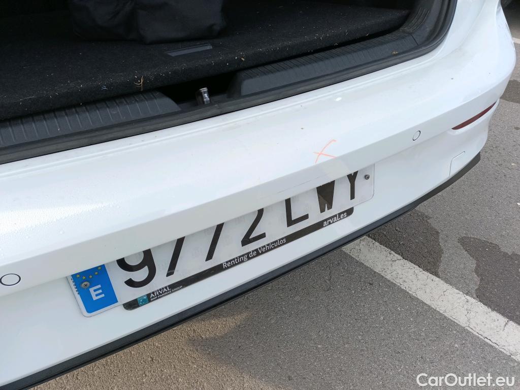  Volkswagen  Golf  VOLKSWAGEN / 2020 / 5P / berlina con portón Life 2.0 TDI 85kW (115CV) #11