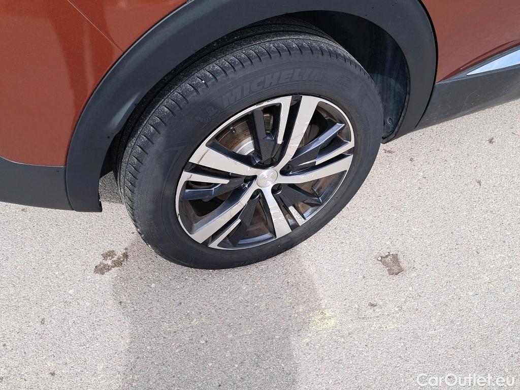  Peugeot  3008 PEUGEOT  / 2016 / 5P / todoterreno 1.2 PURETECH 96KW (130CV) ALLURE EAT8 #5