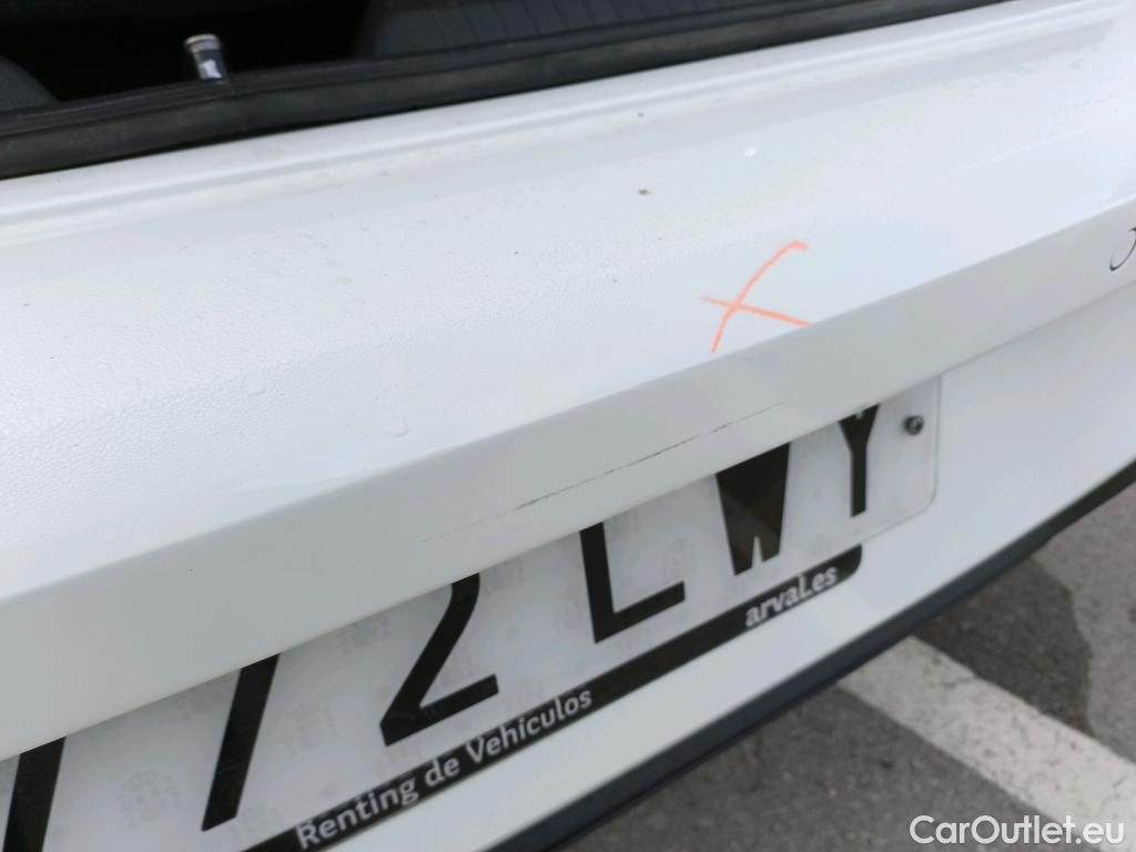  Volkswagen  Golf  VOLKSWAGEN / 2020 / 5P / berlina con portón Life 2.0 TDI 85kW (115CV) #12