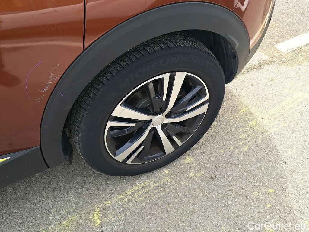  Peugeot  3008 PEUGEOT  / 2016 / 5P / todoterreno 1.2 PURETECH 96KW (130CV) ALLURE EAT8 #3