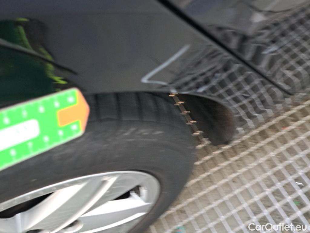  Volkswagen  Golf  VOLKSWAGEN / 2020 / 5P / berlina con portón Life 1.0 TSI 81kW (110CV) #3