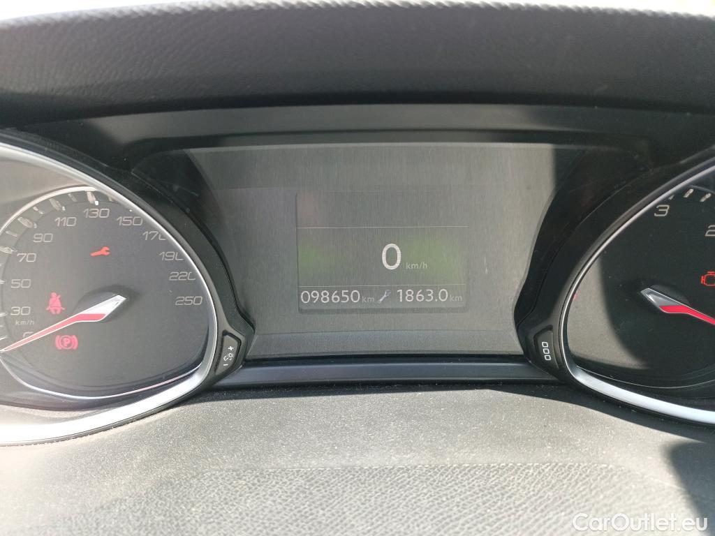  Peugeot  308 PEUGEOT  / 2017 / 5P / berlina con portón 5p Style BlueHDi 130 S&S #6