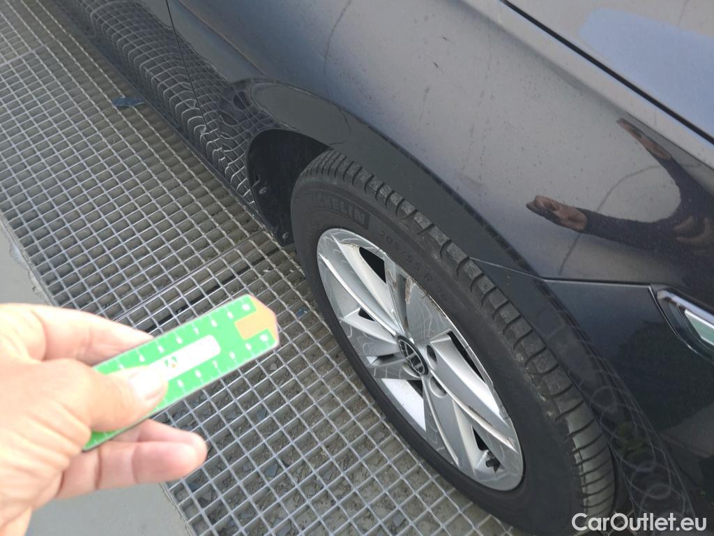  Volkswagen  Golf  VOLKSWAGEN / 2020 / 5P / berlina con portón Life 1.0 TSI 81kW (110CV) #16