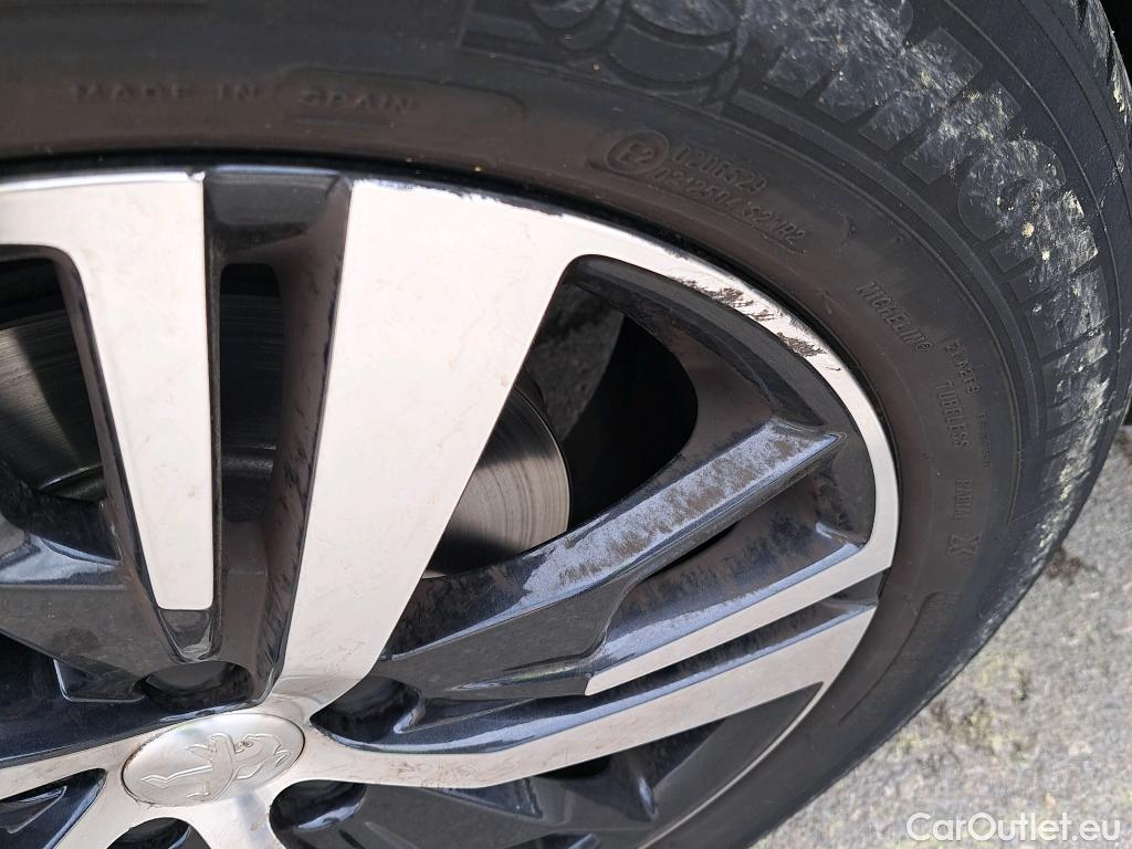  Peugeot  3008 PEUGEOT  / 2016 / 5P / todoterreno 1.2 PURETECH 96KW (130CV) ALLURE EAT8 #30