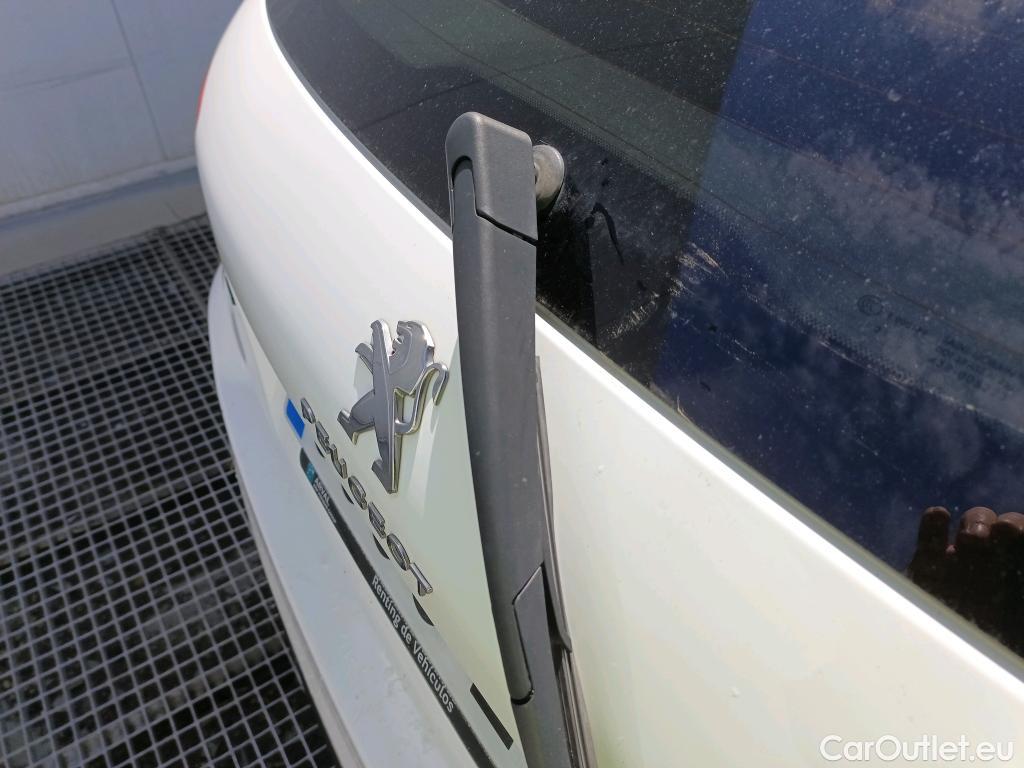  Peugeot  308 PEUGEOT  / 2017 / 5P / berlina con portón 5p Style BlueHDi 130 S&S #12