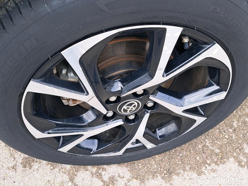  Toyota  C-HR TOYOTA  / 2019 / 5P / todoterreno 1.8 125H Advance #8