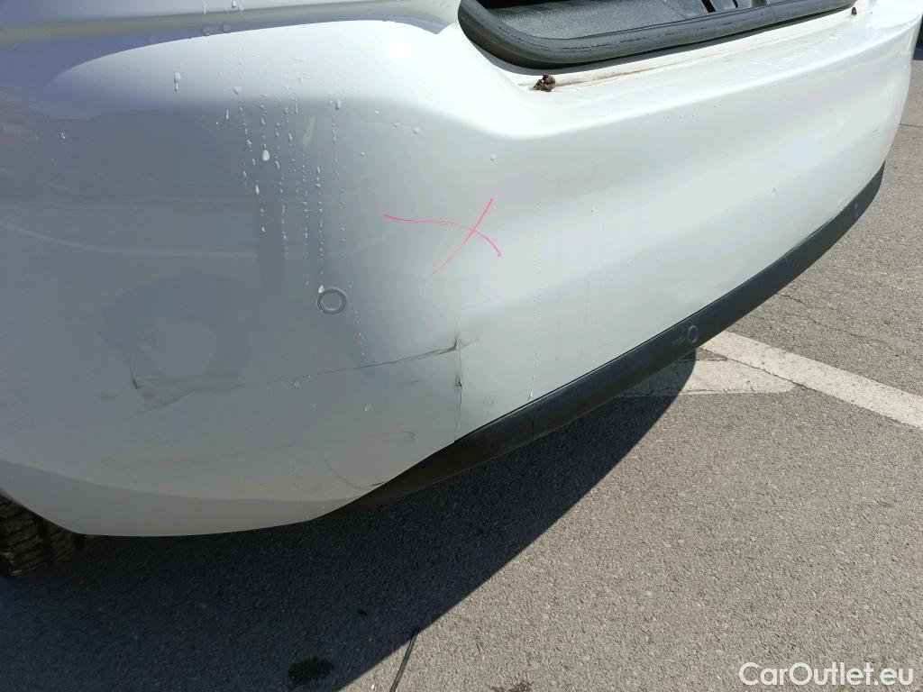  Peugeot  308 PEUGEOT  / 2017 / 5P / berlina con portón 5p Style BlueHDi 130 S&S #4