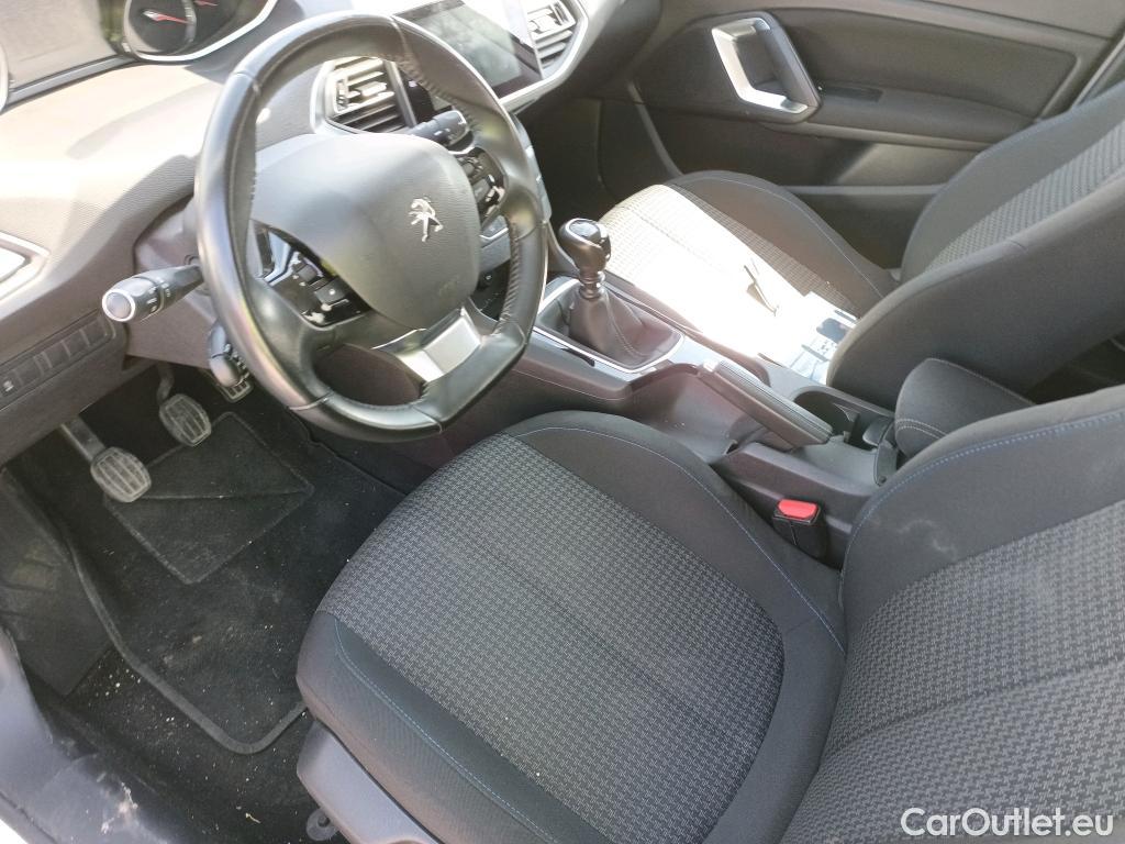  Peugeot  308 PEUGEOT  / 2017 / 5P / berlina con portón 5p Style BlueHDi 130 S&S #15