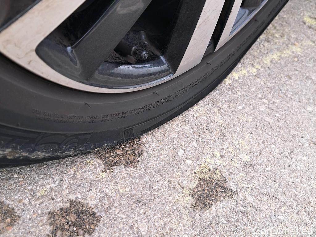  Peugeot  3008 PEUGEOT  / 2016 / 5P / todoterreno 1.2 PURETECH 96KW (130CV) ALLURE EAT8 #28