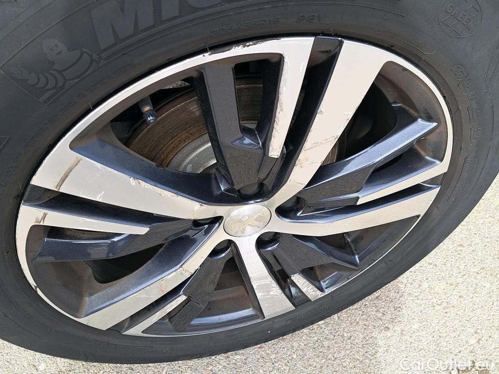  Peugeot  3008 PEUGEOT  / 2016 / 5P / todoterreno 1.2 PURETECH 96KW (130CV) ALLURE EAT8 #6