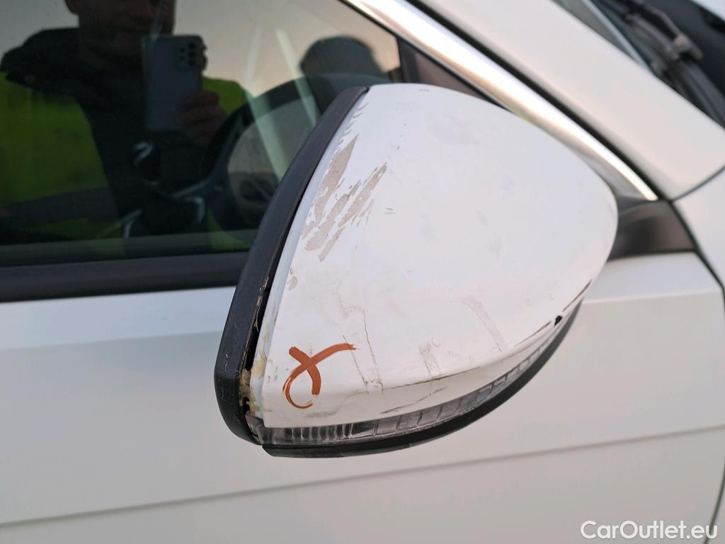  Volkswagen  T-ROC  Life 2.0 TDI 115CV MT6 E6d #1