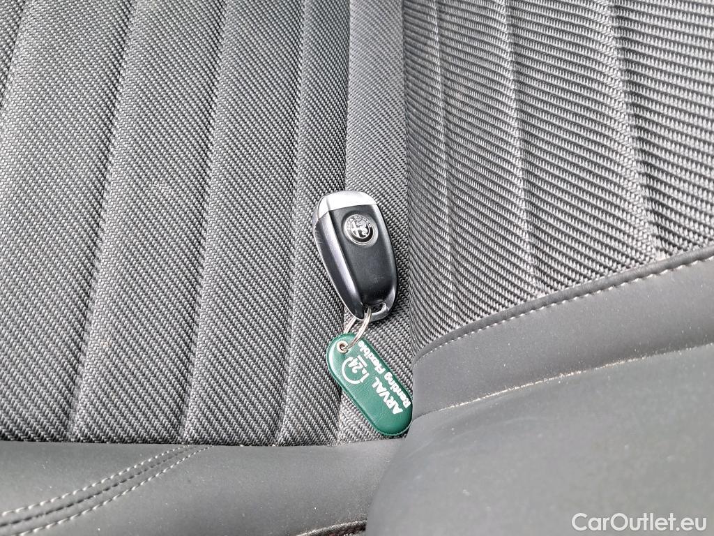  Alfa Romeo  TONALE Alfa Romeo  / 2022 / 5P / todoterreno 1.5 MHEV GASOLINA 130 CV SPRINT FWD #2