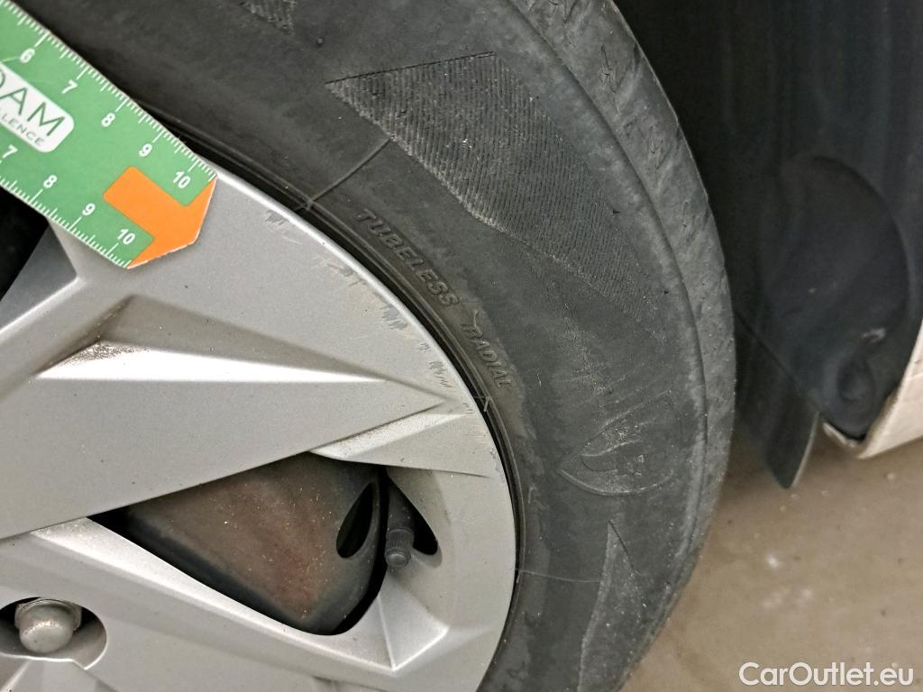  Hyundai  i20 HYUNDAI  / 2020 / 5P / berlina con portón 1.0 TGDI 74kW (100CV) 48V Essence #35