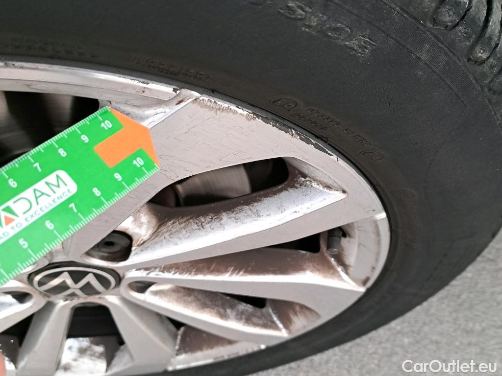  Volkswagen  T-ROC  Life 2.0 TDI 115CV MT6 E6d #8