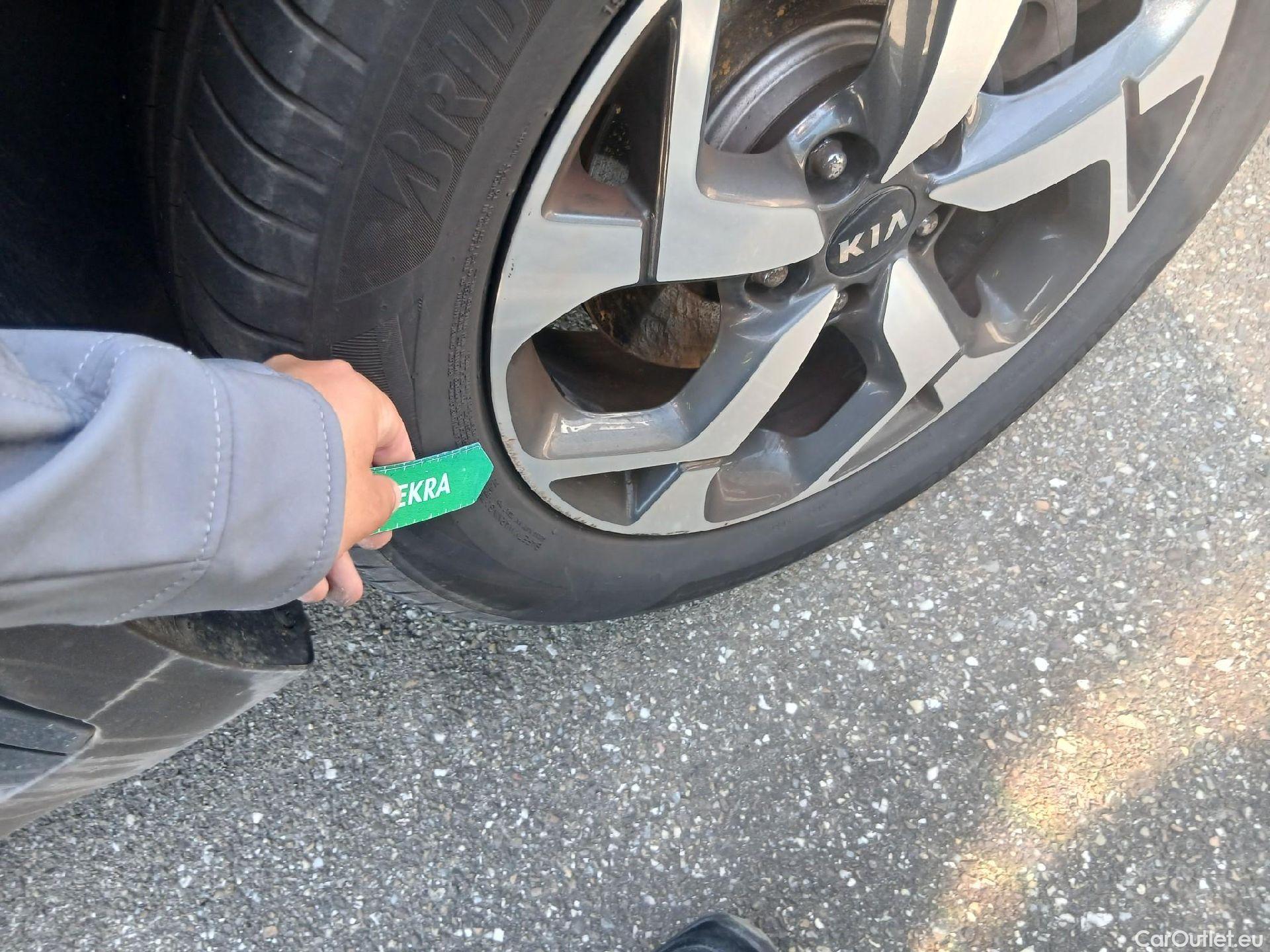  KIA  Sportage KIA  1.6MHEV Drive 100kW(136CV) 4x2(Crist Tintados)(CX) #12