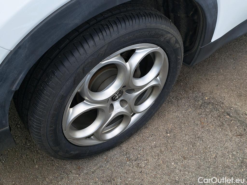  Alfa Romeo  TONALE Alfa Romeo  / 2022 / 5P / todoterreno 1.5 MHEV GASOLINA 130 CV SPRINT FWD #6