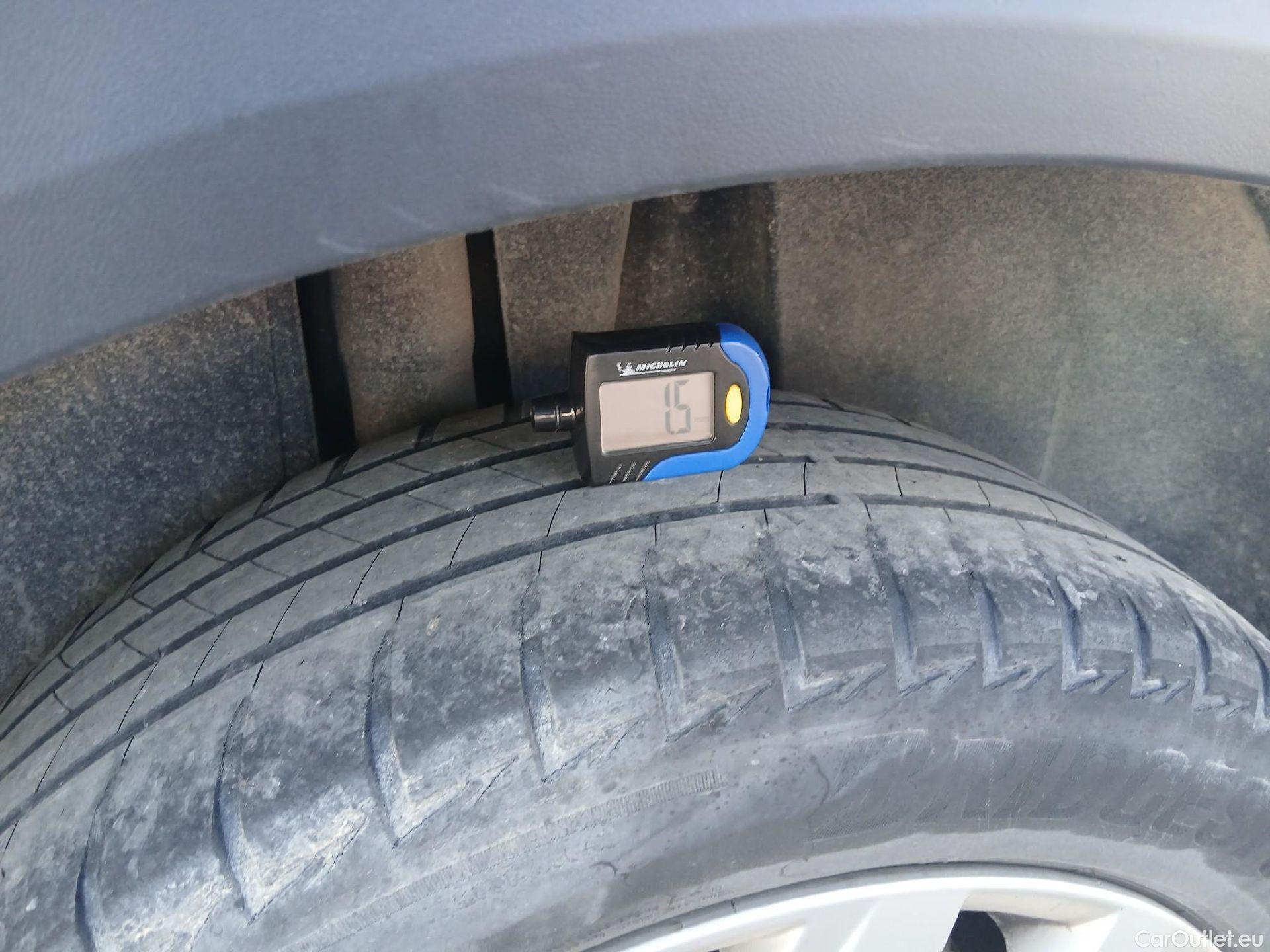  Volkswagen  T-ROC VOLKSWAGEN  / 2017 / 5P / todoterreno Advance 2.0 TDI 110kW (150CV) DSG (AC2) #18