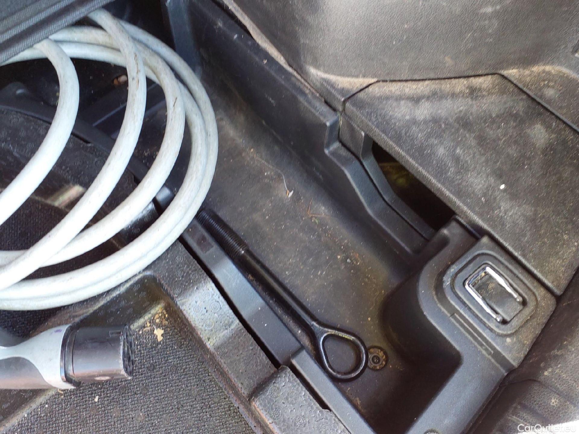  KIA  Niro KIA e- / 2016 / 5P / crossover e- 150kW Emotion (Long Range) #3