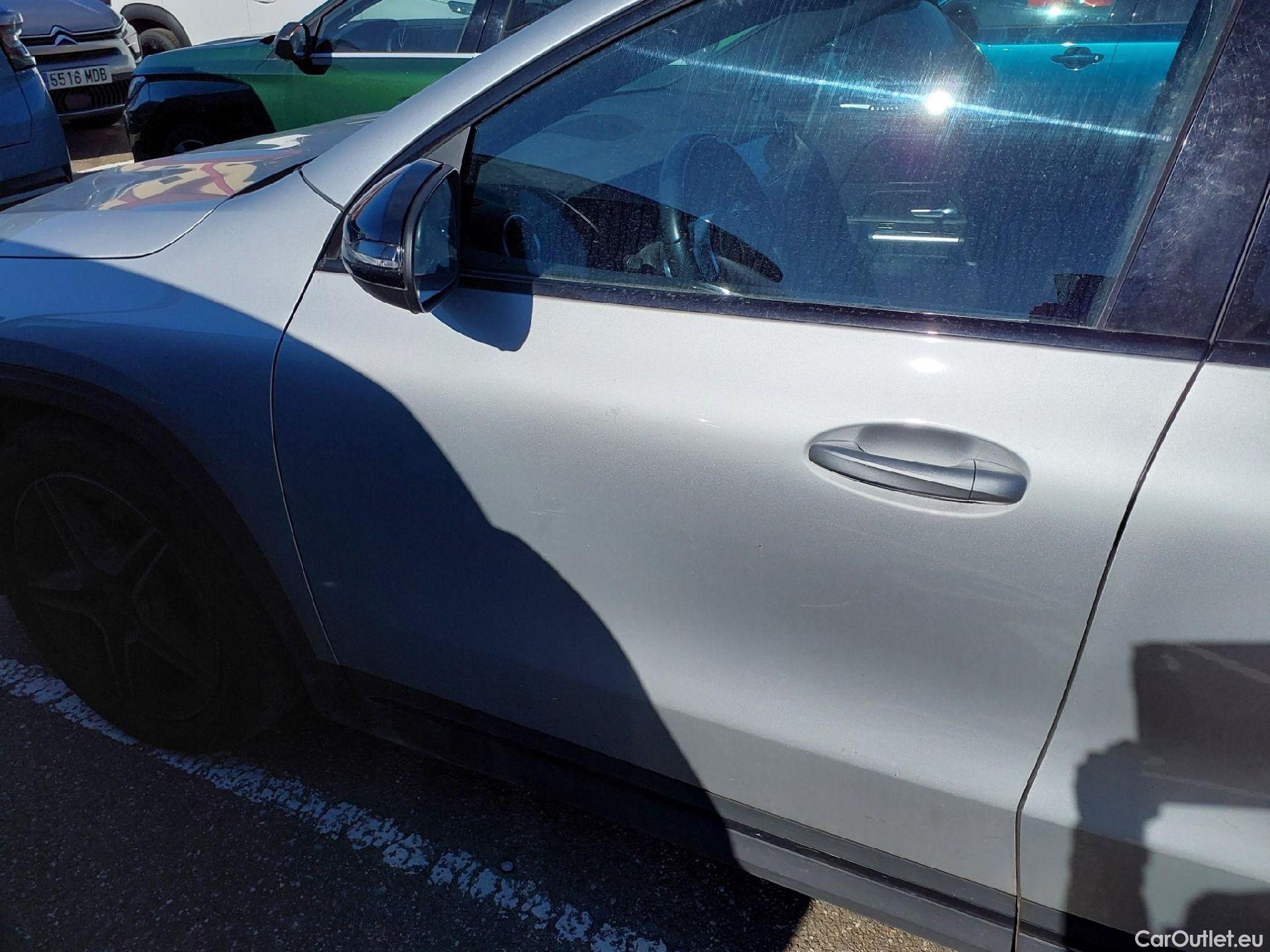  Mercedes  GLA MERCEDES-BENZ  / 2020 / 5P / todoterreno  200 D (AC) #3