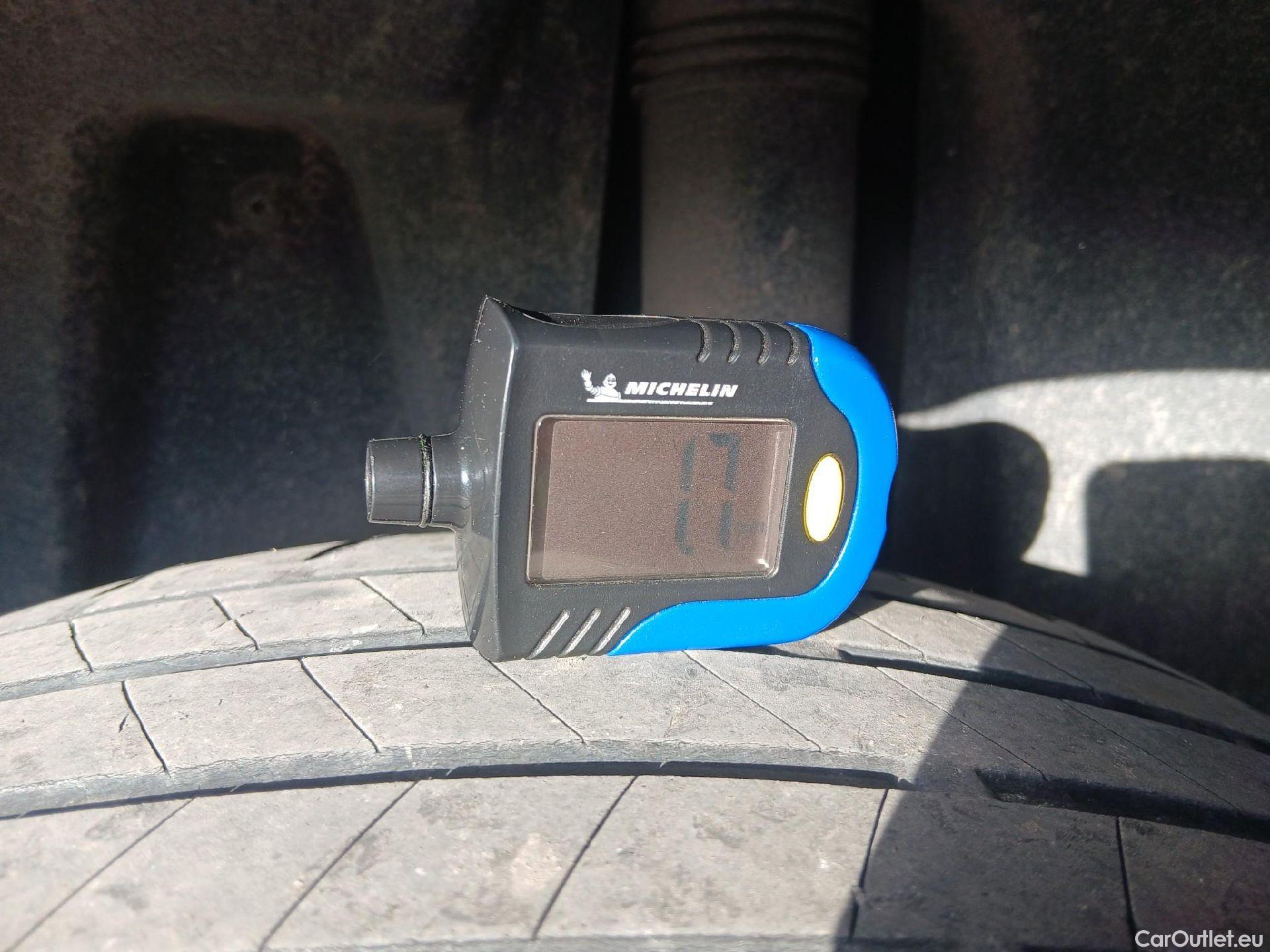  Volkswagen  T-ROC VOLKSWAGEN  / 2017 / 5P / todoterreno Advance 2.0 TDI 110kW (150CV) DSG (AC2) #9