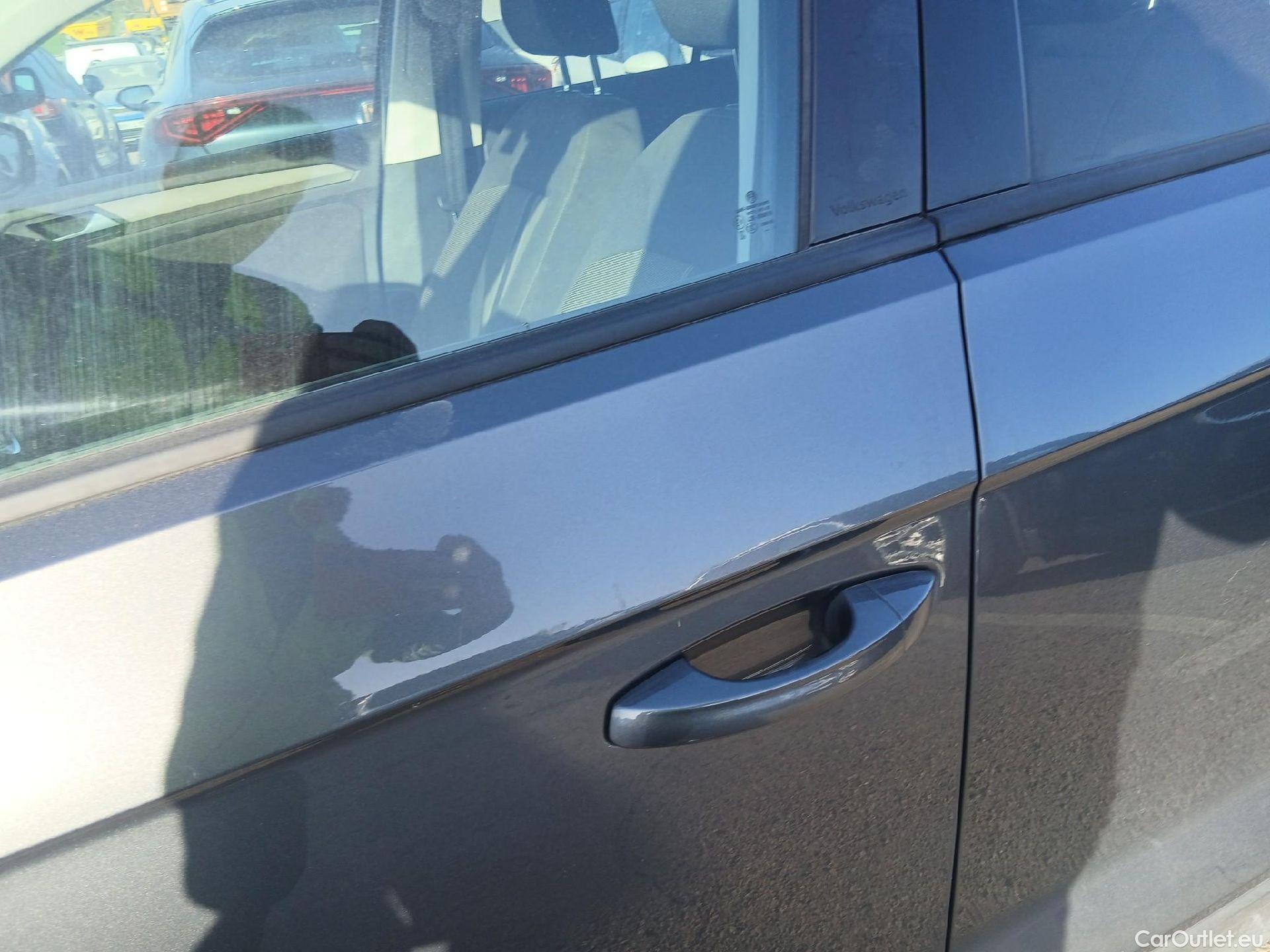  Volkswagen  T-ROC VOLKSWAGEN  / 2017 / 5P / todoterreno Advance 2.0 TDI 110kW (150CV) DSG (AC2) #7