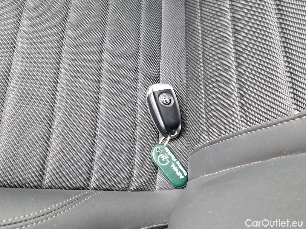  Alfa Romeo  TONALE Alfa Romeo  / 2022 / 5P / todoterreno 1.5 MHEV GASOLINA 130 CV SPRINT FWD #1