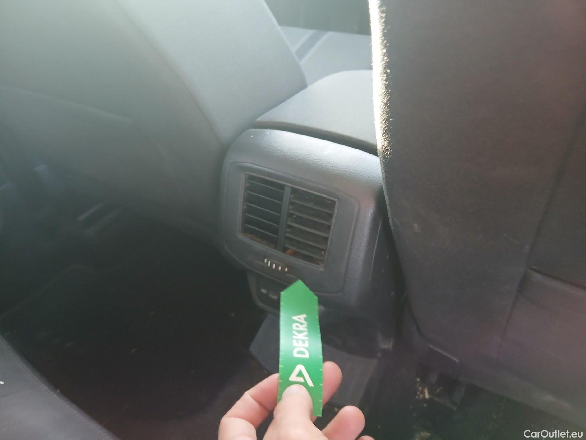  Volkswagen  T-ROC VOLKSWAGEN  / 2017 / 5P / todoterreno Advance 2.0 TDI 110kW (150CV) DSG (AC2) #24