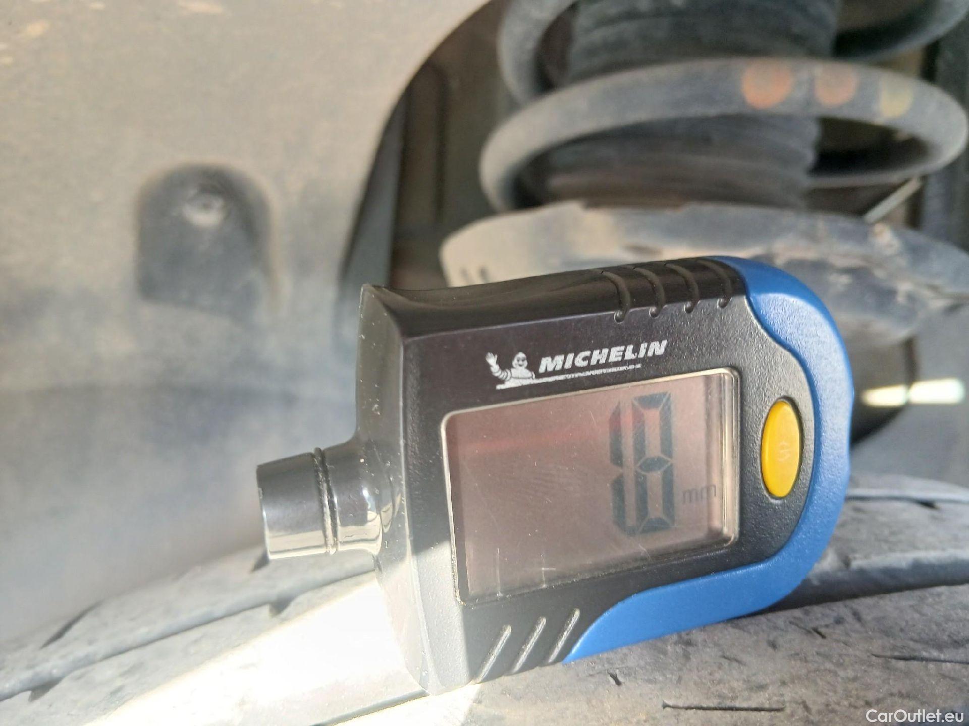  Volkswagen  T-ROC VOLKSWAGEN  / 2017 / 5P / todoterreno Advance 2.0 TDI 110kW (150CV) DSG (AC2) #2