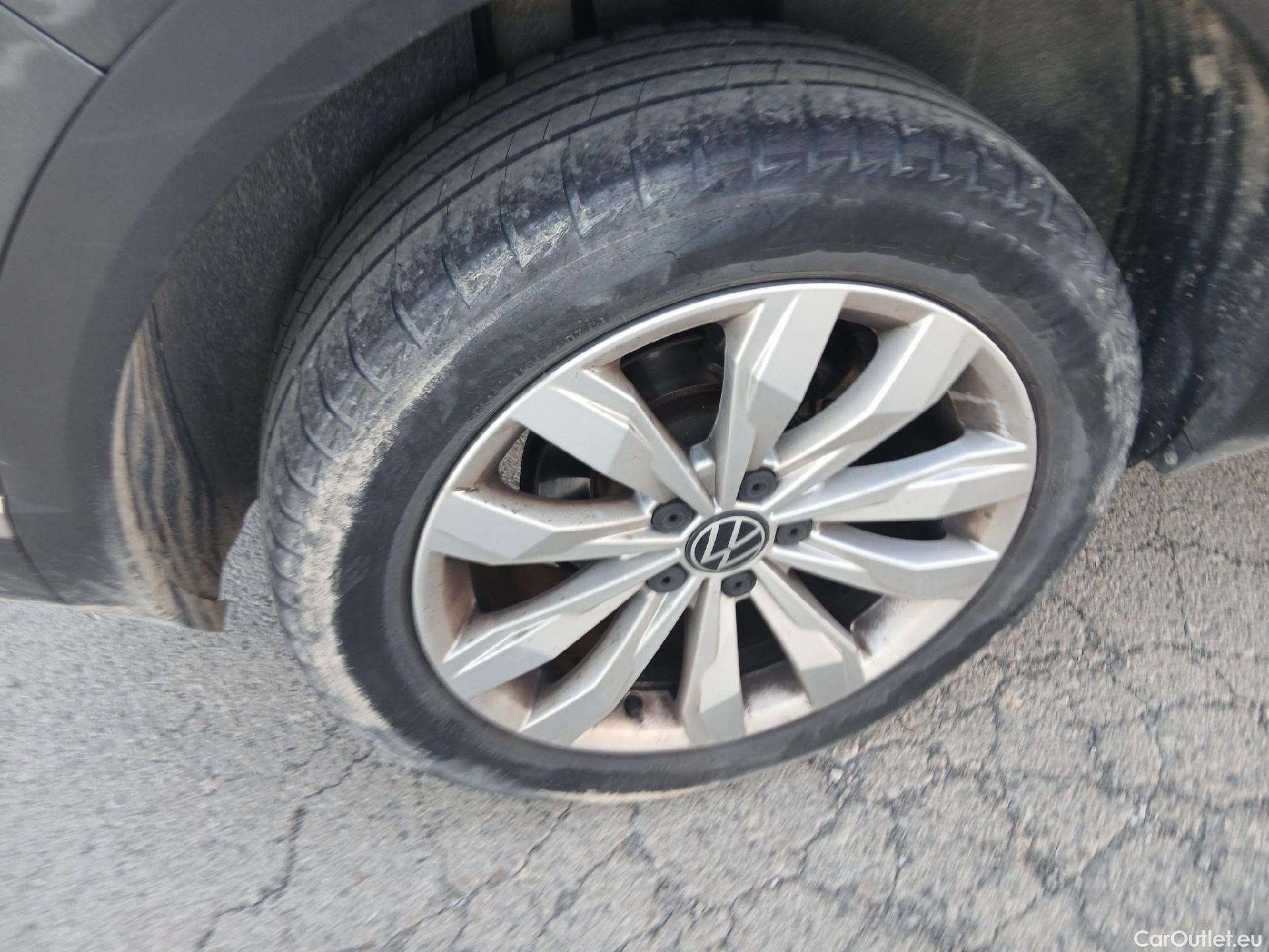  Volkswagen  T-ROC VOLKSWAGEN  / 2017 / 5P / todoterreno Advance 2.0 TDI 110kW (150CV) DSG (AC2) #17