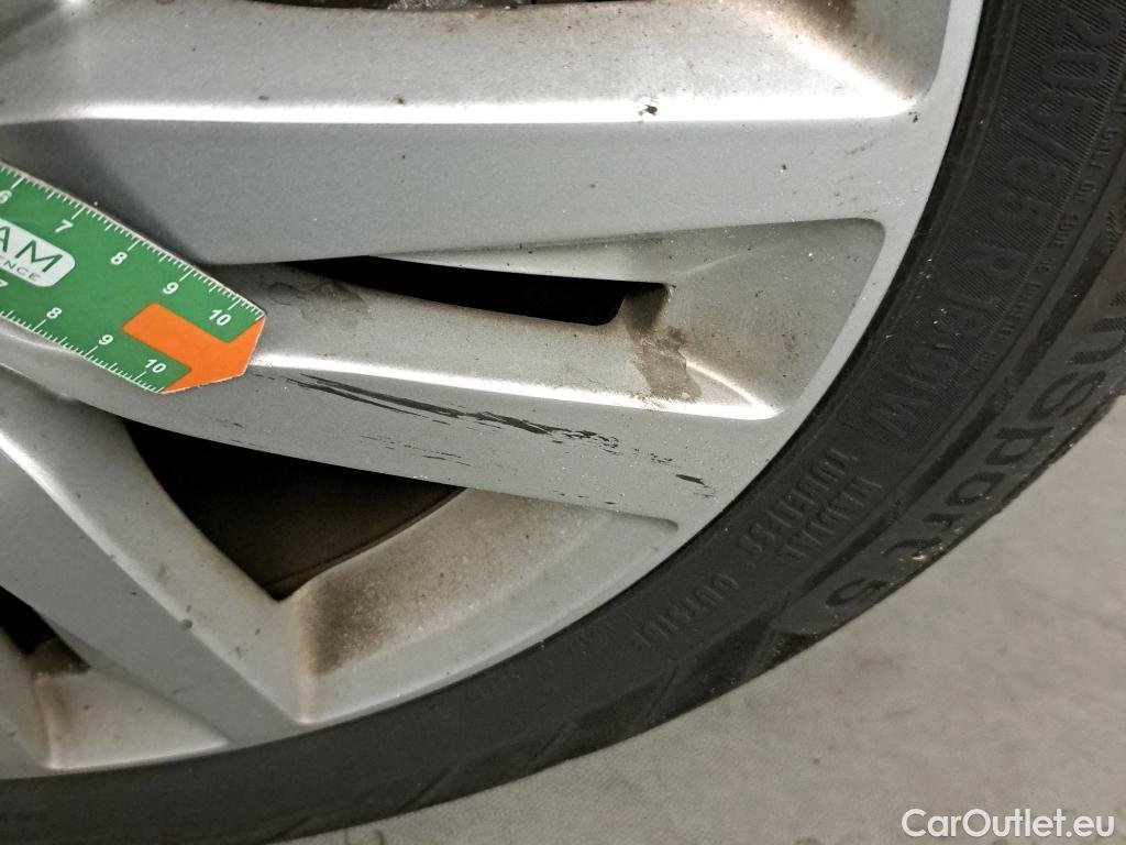  Peugeot  308 PEUGEOT  / 2017 / 5P / berlina con portón 5p Active Pack BlueHDi 130 S&S #15