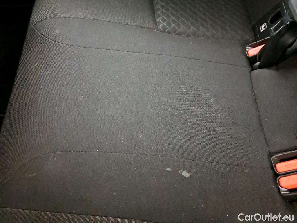  Toyota  C-HR TOYOTA  / 2019 / 5P / todoterreno 1.8 125H Active #3