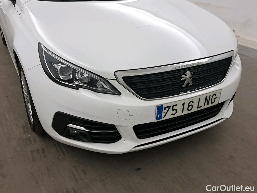  Peugeot  308 PEUGEOT  / 2017 / 5P / berlina con portón 5p Active Pack BlueHDi 130 S&S #22