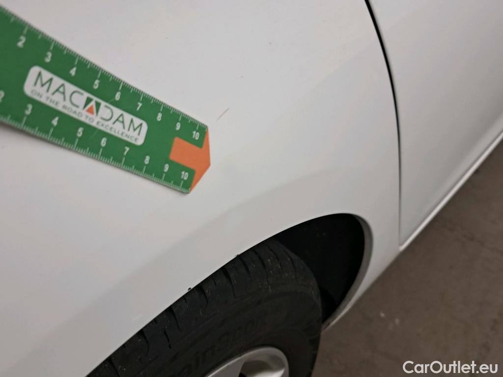  Peugeot  308 PEUGEOT  / 2017 / 5P / berlina con portón 5p Active Pack BlueHDi 130 S&S #8