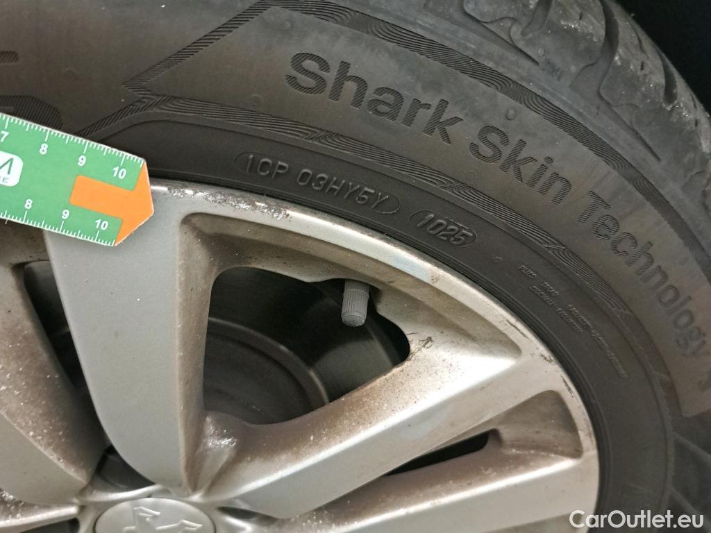  Peugeot  308 PEUGEOT  / 2017 / 5P / berlina con portón 5p Active Pack BlueHDi 130 S&S #11