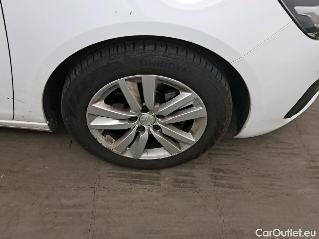  Peugeot  308 PEUGEOT  / 2017 / 5P / berlina con portón 5p Active Pack BlueHDi 130 S&S #16