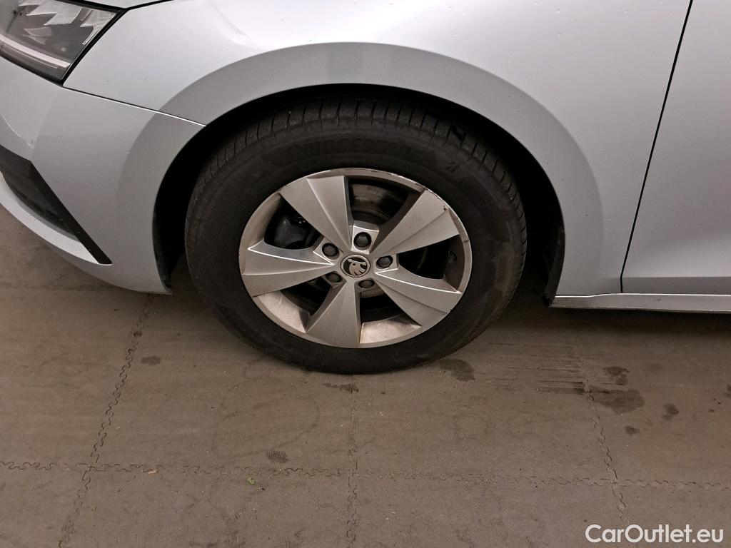  Skoda  Octavia SKODA  / 2020 / 5P / familiar Combi 2.0 TDI 85kW(115CV) Man Ambition #1