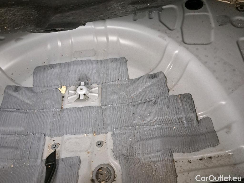  Toyota  C-HR TOYOTA  / 2019 / 5P / todoterreno 1.8 125H Active #4